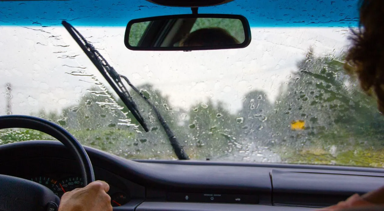 https://dhteemohy7ejo.cloudfront.net/web/blog/listado/93749-chery-blog-conducir-bajo-la-lluvia.webp